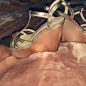 GOLDEN ROSE CHAROLETTE RUSSE PLATFORM HEELS SIZE 7